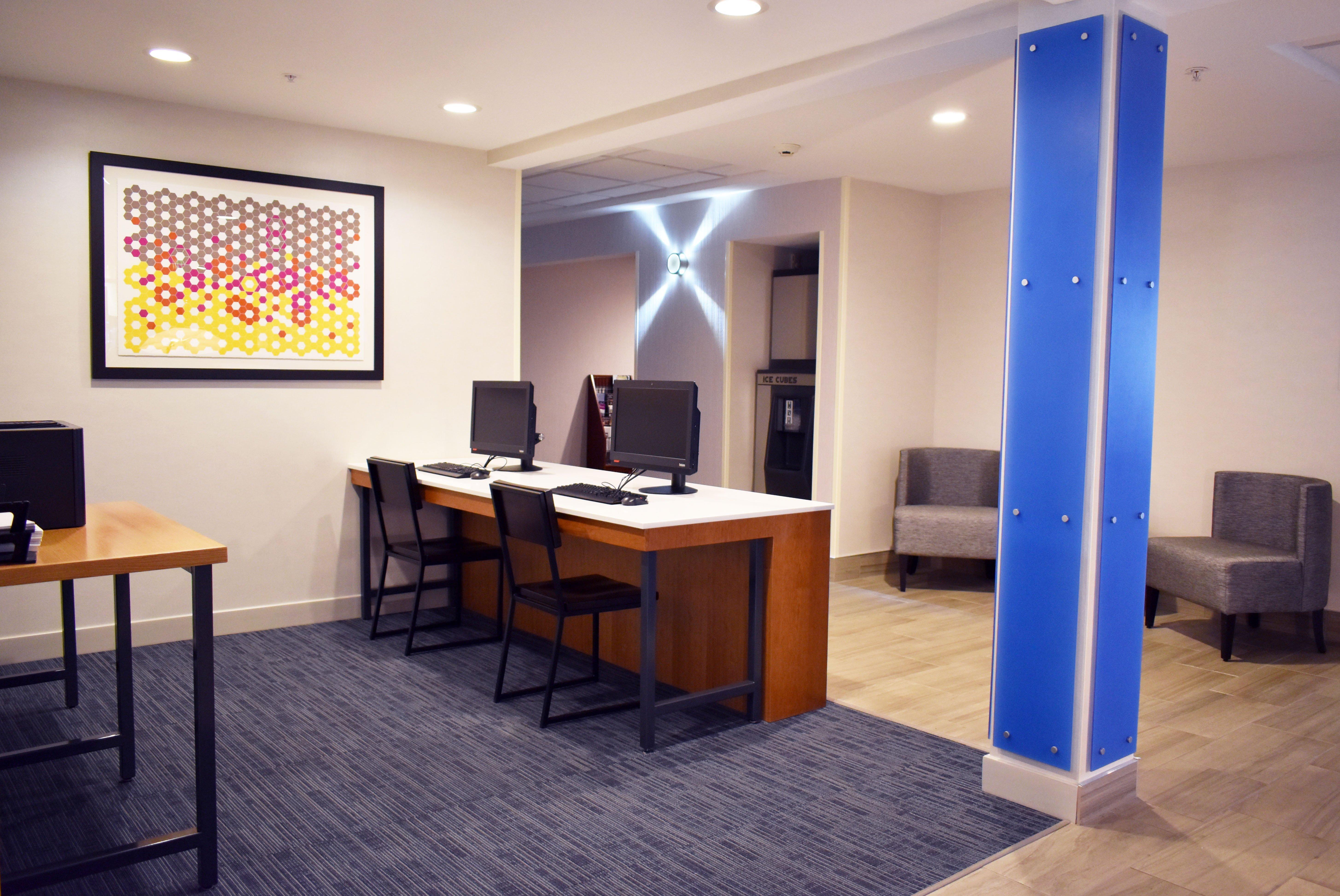 Holiday Inn Express Hotel & Suites Albany By Ihg Exterior foto